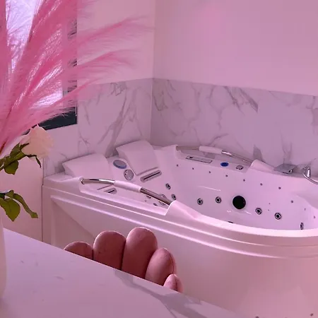 Pink Room By Loveroomeo Pontarlier Exterior photo
