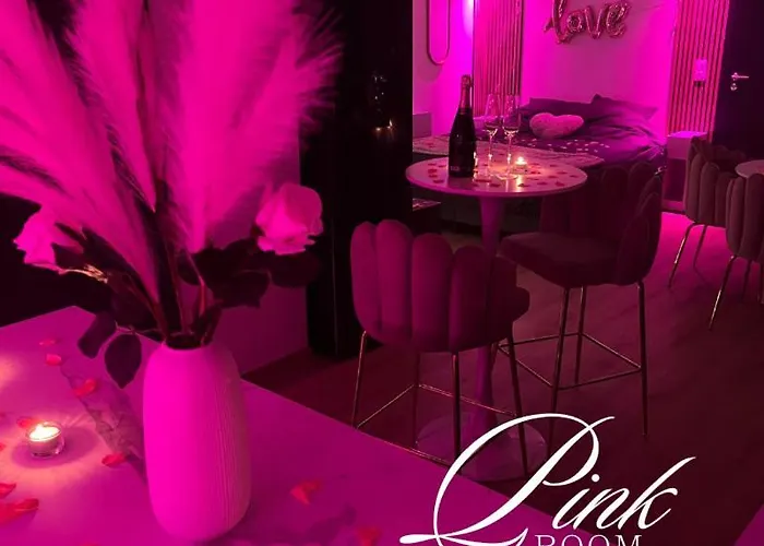 Pink Room By Loveroomeo
