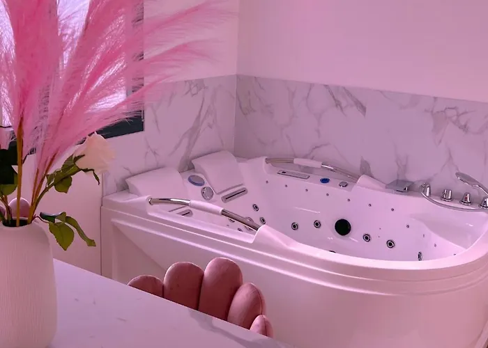 Pink Room By Loveroomeo