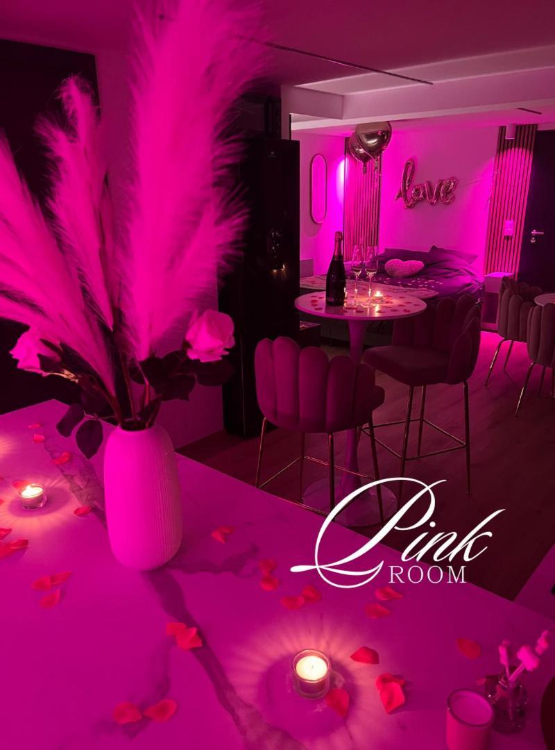 Pink By Loveroomeo * Pontarlier